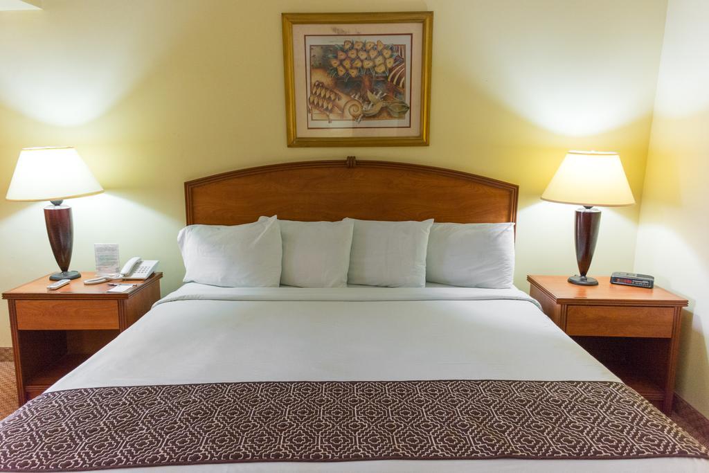 Hafersons Inn Hotel & Suites ซิวดัดมาเดโร ภายนอก รูปภาพ